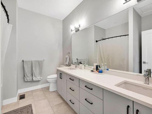 133-1901 Qu'Appelle Blvd, Kamloops, BC - Indoor Photo Showing Bathroom