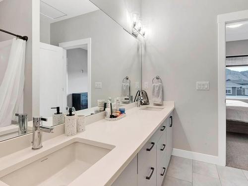 133-1901 Qu'Appelle Blvd, Kamloops, BC - Indoor Photo Showing Bathroom