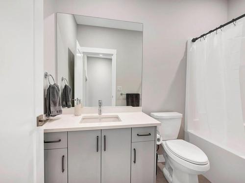 133-1901 Qu'Appelle Blvd, Kamloops, BC - Indoor Photo Showing Bathroom