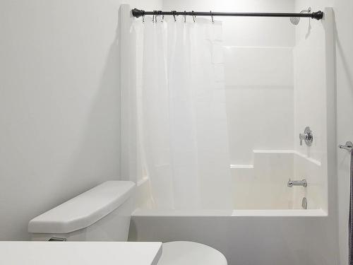 133-1901 Qu'Appelle Blvd, Kamloops, BC - Indoor Photo Showing Bathroom