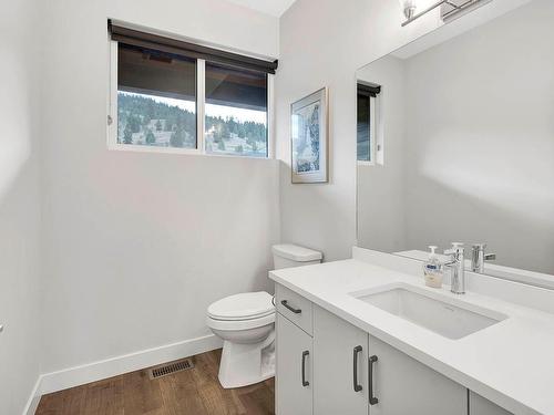 133-1901 Qu'Appelle Blvd, Kamloops, BC - Indoor Photo Showing Bathroom