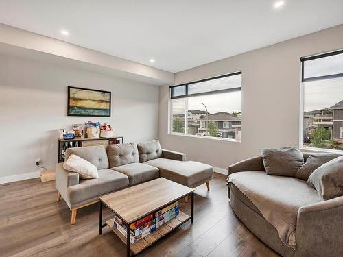 133-1901 Qu'Appelle Blvd, Kamloops, BC - Indoor Photo Showing Living Room