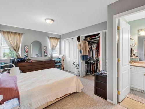 864 Regent Cres, Kamloops, BC - Indoor Photo Showing Bedroom