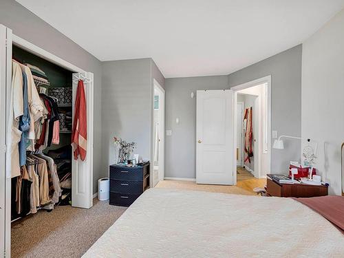 864 Regent Cres, Kamloops, BC - Indoor Photo Showing Bedroom