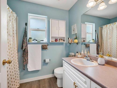 864 Regent Cres, Kamloops, BC - Indoor Photo Showing Bathroom