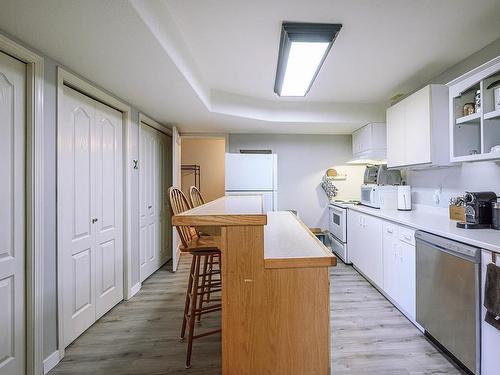 864 Regent Cres, Kamloops, BC - Indoor Photo Showing Kitchen