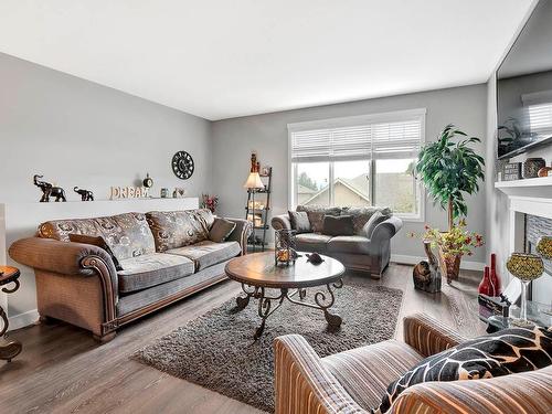 128-1939 Coldwater Drive, Kamloops, BC - Indoor Photo Showing Living Room