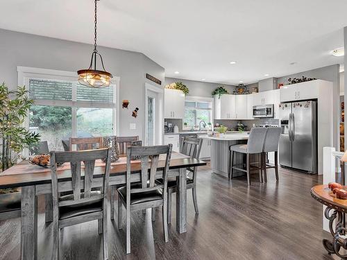 128-1939 Coldwater Drive, Kamloops, BC - Indoor Photo Showing Dining Room