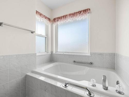 1021 Norview Place, Kamloops, BC - Indoor Photo Showing Bathroom