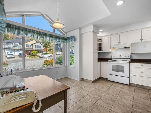 1021 Norview Place, Kamloops, BC - Indoor Photo Showing Kitchen