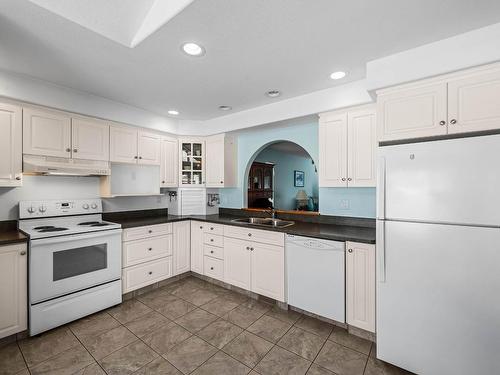 1021 Norview Place, Kamloops, BC - Indoor Photo Showing Kitchen With Double Sink