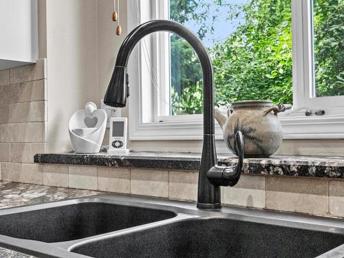 1886 Cathedral Crt, Kamloops, BC - Indoor Photo Showing Kitchen With Double Sink