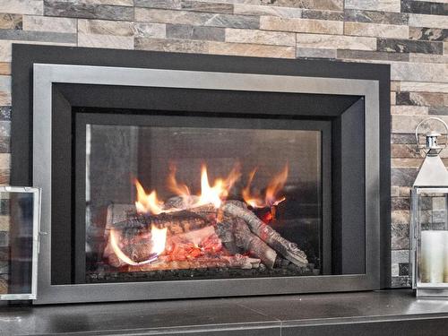 1886 Cathedral Crt, Kamloops, BC - Indoor Photo Showing Living Room With Fireplace