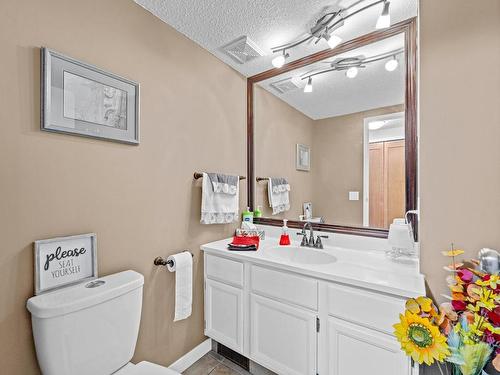 1886 Cathedral Crt, Kamloops, BC - Indoor Photo Showing Bathroom