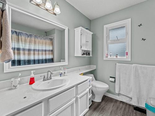 1886 Cathedral Crt, Kamloops, BC - Indoor Photo Showing Bathroom