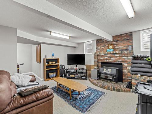 1886 Cathedral Crt, Kamloops, BC - Indoor With Fireplace