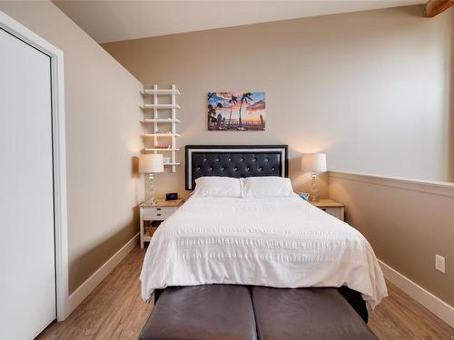 309-599 Pandora Ave, Victoria, BC - Indoor Photo Showing Bedroom