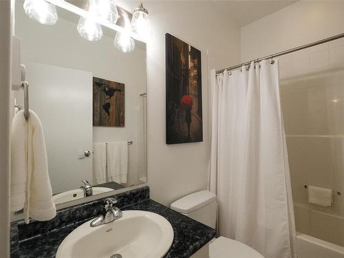 309-599 Pandora Ave, Victoria, BC - Indoor Photo Showing Bathroom