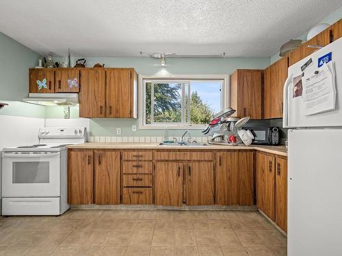 4972 Adrian Rd, Courtenay, BC 