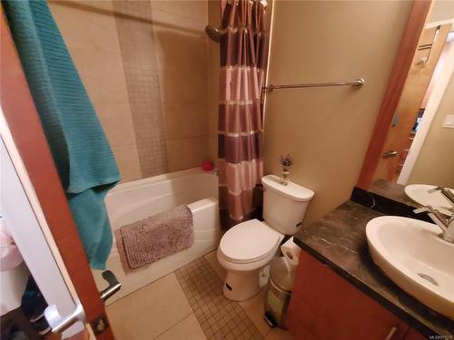 205-194 Beachside Dr, Parksville, BC - Indoor Photo Showing Bathroom