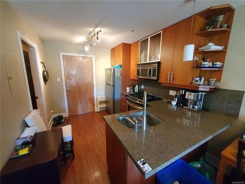 205-194 Beachside Dr, Parksville, BC - Indoor Photo Showing Kitchen With Double Sink