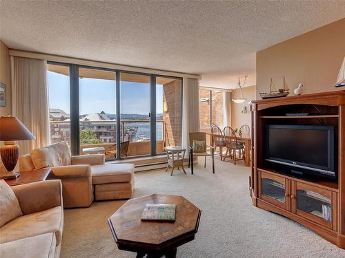 808-225 Belleville St, Victoria, BC - Indoor Photo Showing Living Room