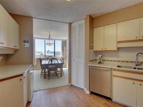 808-225 Belleville St, Victoria, BC - Indoor Photo Showing Kitchen