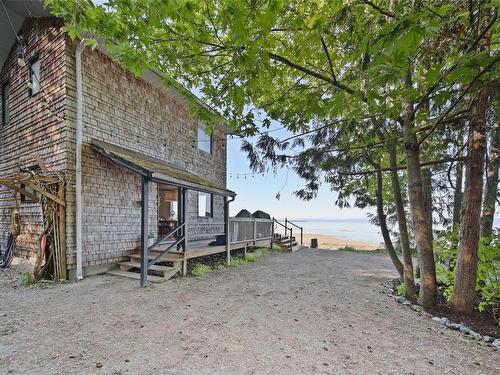 6641 Island Hwy West, Bowser, BC 