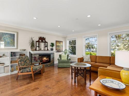 4-523 Su'It St, Victoria, BC - Indoor Photo Showing Living Room With Fireplace