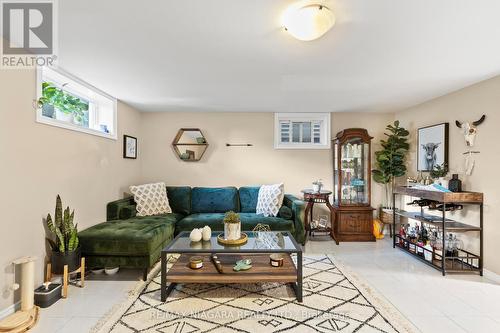 74 Marmora Street, St. Catharines, ON - Indoor Photo Showing Living Room