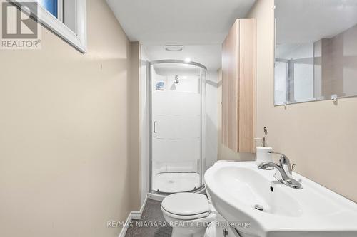 74 Marmora Street, St. Catharines, ON - Indoor Photo Showing Bathroom