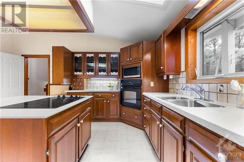 1560 Cumberland Ridge Drive, Cumberland, ON - Indoor Photo Showing Kitchen With Double Sink