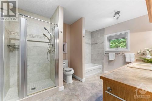 1560 Cumberland Ridge Drive, Cumberland, ON - Indoor Photo Showing Bathroom