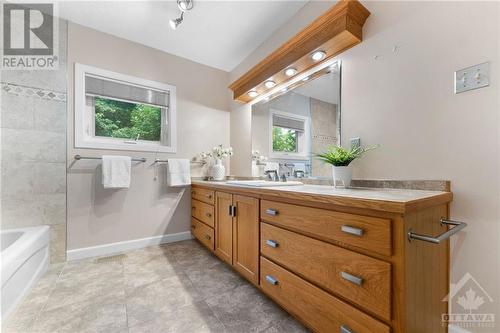 1560 Cumberland Ridge Drive, Cumberland, ON - Indoor Photo Showing Bathroom