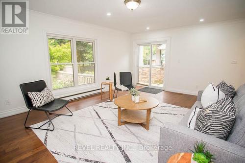 240 Johnson Road, Brantford, ON - Indoor Photo Showing Living Room