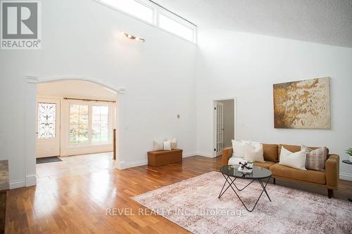 240 Johnson Road, Brantford, ON - Indoor Photo Showing Living Room