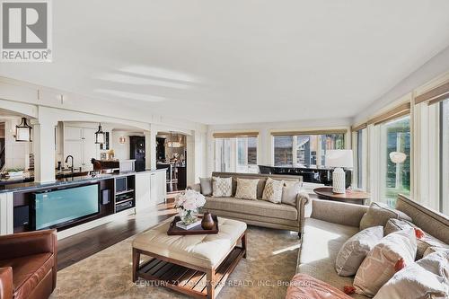 64 White Oaks Road, Barrie (South Shore), ON - Indoor Photo Showing Living Room