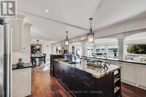 64 White Oaks Road, Barrie (South Shore), ON - Indoor Photo Showing Kitchen With Upgraded Kitchen