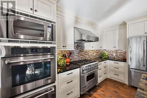 64 White Oaks Road, Barrie (South Shore), ON - Indoor Photo Showing Kitchen With Upgraded Kitchen