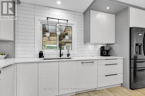 659 Kildare Road, London, ON - Indoor Photo Showing Kitchen