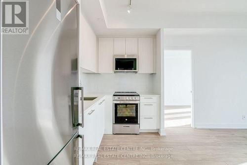 901 - 215 Veteran Drive S, Brampton, ON - Indoor Photo Showing Kitchen