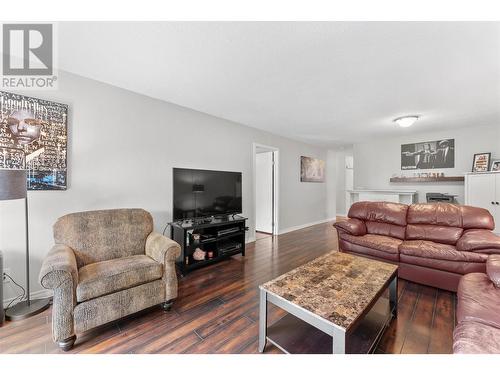 3020 Allenby Way Unit# 211, Vernon, BC - Indoor Photo Showing Living Room