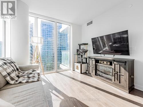 2710 - 195 Redpath Avenue, Toronto (Mount Pleasant West), ON - Indoor Photo Showing Living Room