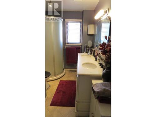 213 Baker Drive, Quesnel, BC - Indoor Photo Showing Bathroom