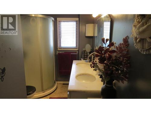 213 Baker Drive, Quesnel, BC - Indoor Photo Showing Bathroom