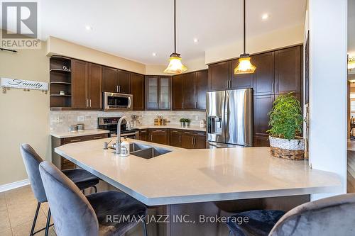 217 Glenabbey Drive, Clarington (Courtice), ON - Indoor Photo Showing Kitchen With Double Sink With Upgraded Kitchen