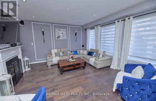 58 Rogers Trail, Bradford West Gwillimbury, ON - Indoor Photo Showing Living Room With Fireplace