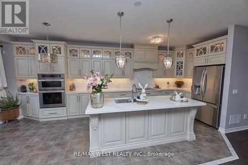 58 Rogers Trail, Bradford West Gwillimbury, ON - Indoor Photo Showing Kitchen With Upgraded Kitchen