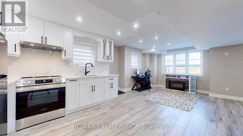 61 Conarty Crescent, Whitby, ON - Indoor Photo Showing Kitchen With Upgraded Kitchen