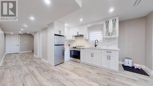 61 Conarty Crescent, Whitby, ON - Indoor Photo Showing Kitchen